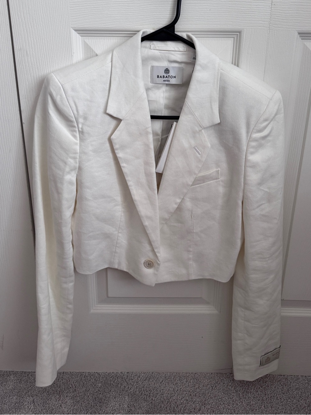 NWT Aritzia Babaton cropped blazer